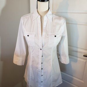 Dots 3/4 sleeve button down form fitting shirt